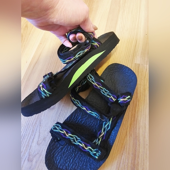 Sand & Sun Vintage 90's Sandals with Black and color straps * See Measure - Picture 5 of 8